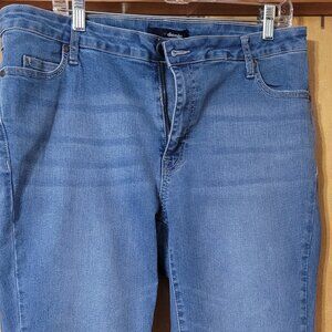 Multiples M26702 White Flower Applique Jeans